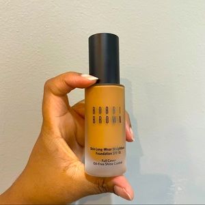 Bobbi Brown LONG-WEAR WEIGHTLESS FOUNDATION SPF 15